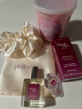 NWT Philosophy Fresh Cream Silk Cloud 15ml EDP+ Scrunchie+Pouch+Sticker
+ Candy